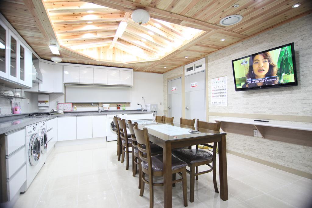 Easy Guesthouse Changwon Exterior foto